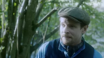 Casquette de chapeau portée par Oliver Mellors (Jack O’Connell) comme on le voit dans la garde-robe du film Lover de Lady Chatterley