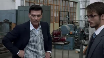 Cardigan porté par Ferruccio Lamborghini (Frank Grillo) vu dans Lamborghini: The Man Behind the Legend 
