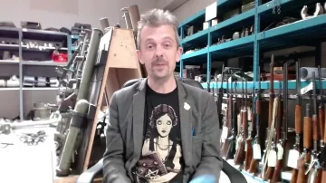 T-shirt porté par Jonathan Ferguson dans Firearms Expert réagit à MORE Hunt: Showdown Guns Vidéo YouTube 