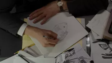 Montre ronde portée par Avraham Avraham (Jeff Wilbusch) dans la garde-robe de la série télévisée The Calling (saison 1 épisode 1)