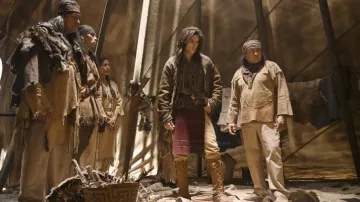 Bottes portées par Calian (Justin Johnson Cortez) dans l’émission de télévision Walker Independence (S01E01)