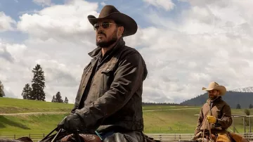 Aviator Sunglasses worn by Rip Wheeler (Cole Hauser) as seen in Yellowstone TV show outfits (Season 5 Episode 1)