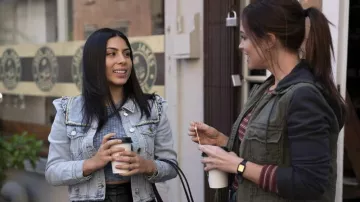 Veste en denim portée par Ana Campos (Amanda Paige Philipson) comme on le voit dans Law & Order: Special Victims Unit (S24E07)