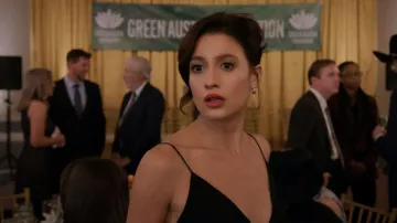 Boucles d’oreilles portées par Cassie Perez (Ashley Reyes) dans la garde-robe de la série télévisée Walker (saison 3, épisode 6)