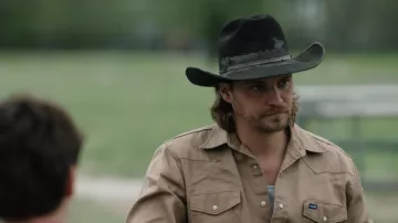 Black hat worn by Kayce Dutton (Luke Grimes) as seen in Yellowstone TV series outfits (Season 5 Episode 2)