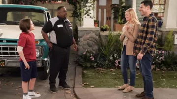 Chaussures portées par Gemma Johnson (Beth Behrs) vues dans The Neighborhood (S05E07)