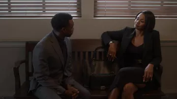 Sac à main Chanel porté par Jax Stewart (Emayatzy Corinealdi) dans la garde-robe de la série télévisée Reasonable Doubt (saison 1 épisode 9)