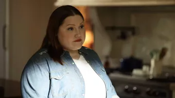 Chemise en jean portée par Gigi Taylor-Roman (Beth Ditto) vue dans la série télévisée Monarch (S01E09)