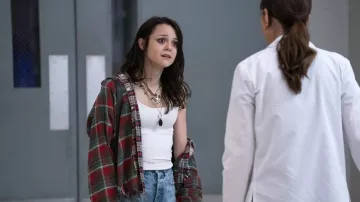 Colliers portés par Vanessa Bloom (Kathryn Prescott) vus dans la série télévisée New Amsterdam (S05E08)