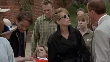 Les lunettes de soleil portées par Willa Weston (Jamie Lee Curtis) dans Fierce Creatures