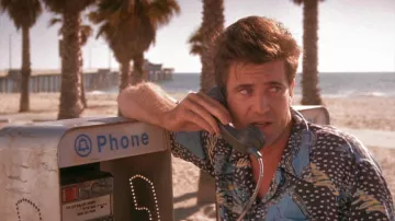 Printed button down shirt worn by Dale McKussic (Mel Gibson) as seen in Tequila Sunrise movie outfits