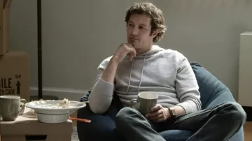 Sweat à capuche porté par Seth Morris (Adam Brody) dans les tenues Fleishman Is in Trouble (S01E01)