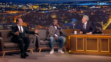 Le gilet porté par Jean-Pascal Zadi dans l'émission Le Late avec Alain Chabat du lundi 21 novembre 2022