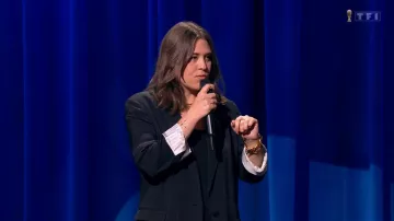 Le bracelet porté par Tania Dutel dans l'émission Le Late avec Alain Chabat du lundi 21 novembre 2022