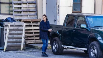 Bottes en cuir noir portées par l’agent spécial Maggie Bell (Missy Peregrym) comme on le voit dans la série télévisée du FBI (S05E08)