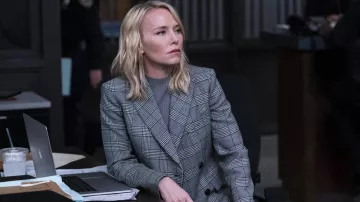Blazer à carreaux Gre porté par la détective Amanda Rollins (Kelli Giddish) vu dans Law & Order: Special Victims Unit (S24E07)