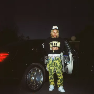 The green and yellow patterned pants worn by Zola in his clip Amber and on this Instagram post