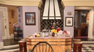 Pintura vista en casa de Luke Ross (Cameron Boyce) en el programa de televisión Jessie (S01E03)
