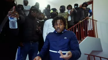 Le survêtement Lacoste porté par 1PLIKE140 dans son clip MAPESSA