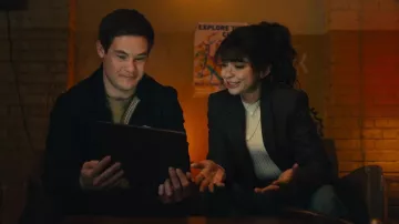 Veste blazer portée par Heidi (Sarah Hyland) comme on le voit dans Pitch Perfect: Bumper in Berlin Tenues de série télévisée (saison 1 épisode 4)
