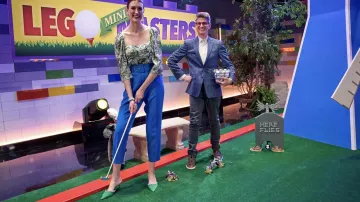 Chaussures marron portées par Jamie Berard dans LEGO Masters (saison 3 épisode 8)