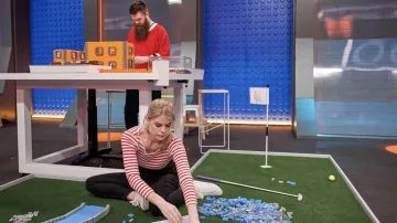 Haut rayé rouge et blanc porté par Emily dans LEGO Masters (saison 3 épisode 8)