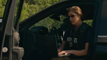 Gafas de sol usadas por Stacy Beale (Andrea Savage) como se ve en el programa de televisión Tulsa King (S01E03)