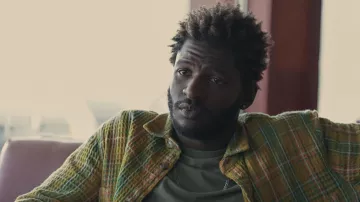 Camisa a cuadros usada por Tyson (Jay Will) como se ve en Tulsa King (S01E03)