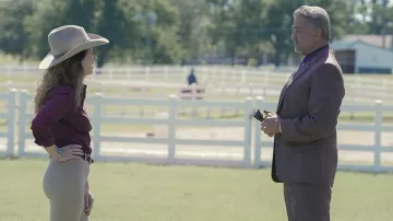 Sombrero de vaquero usado por Margaret (Dana Delany) visto en Tulsa King (S01E03)