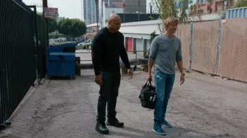 Bottes tactiques noires portées par Sam Hanna (LL Cool J) comme on le voit dans NCIS: Los Angeles (S14E08)