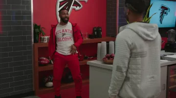 Nike Red Hoodie and Sweatpants Tracksuit usado por Bobby Coleman (Omari Hardwick) como se ve en Fantasy Football