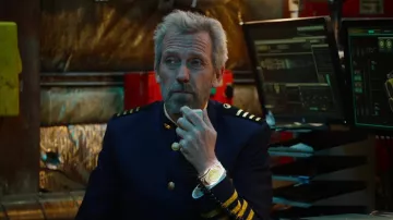 Montre portée par Ryan Clark (Hugh Laurie) dans les tenues de la série télévisée Avenue 5 (saison 2 épisode 8)