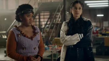 Chaqueta blanca y negra usada por Yolanda Montez (Yvette Monreal) como se ve en el vestuario del programa de televisión Stargirl de DC (Temporada 3, Episodio 12)