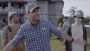 Chemise à carreaux portée par Kevin (Bobby Cannavale) comme on le voit dans les tenues du film Angry Neighbors