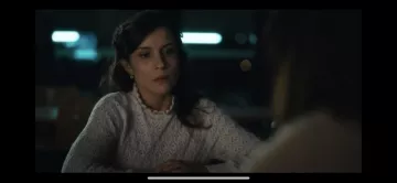 Pull rose de Oriane unknown episodes Flore Bonaventura dans la série L'Homme de nos vies