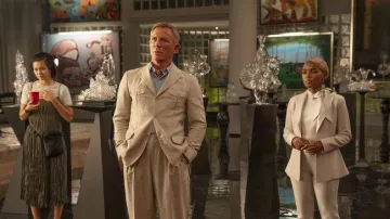 Light Brown Suit worn by Benoit Blanc (Daniel Craig) in Glass Onion: A Knives Out Mystery wardrobe