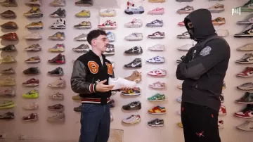 Le sweatshirt à capuche Moncler porté par Ashe 22 dans sa vidéo Bail 2 Sneakers