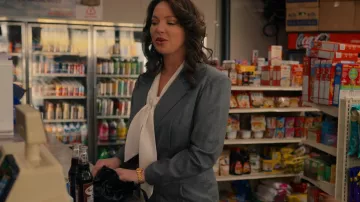 Montre en or portée par Tully Hart (Katherine Heigl) dans la garde-robe de la série Firefly Lane (saison 2 épisode 1)