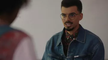 Calvin Klein Denim Veste portée par Simon (Longnight Hendrix) comme on le voit dans la garde-robe de la série télévisée The L Word: Generation Q (S03E03)