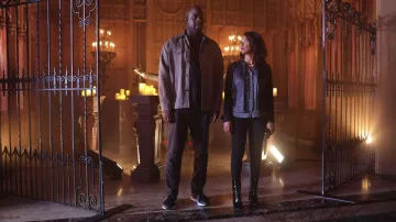 Baskets noires portées par Wade Grey (Richard T. Jones) vues dans The Rookie Wardrobe (S05E09)