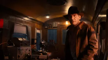 Manteau en cuir porté par Indiana Jones (Harrison Ford) comme on le voit dans Indiana Jones et la garde-robe Dial of Destiny