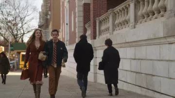 Veste Carhartt portée par Otto 'Obie' Bergmann IV (Eli Brown) vue dans les tenues de la série télévisée Gossip Girl (S02E03)