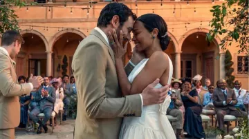 L'alliance portée par Amy Wheeler (Zoe Saldana) dans la série Le Goût de vivre (Saison 1)