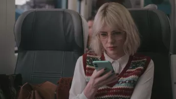 Gilet pull-pull porté par Paula (Lucy Boynton) dans les tenues de la série télévisée Modern Love (S02E03)