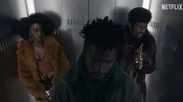 Veste en fourrure portée par Yo-Yo (Teyonah Parris) comme on le voit dans les tenues du film They Cloned Tyrone