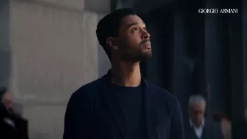 La veste souple portée par Regé-Jean Page dans la publicité pour le parfum Armani Code