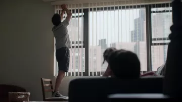 Zapatillas Nike Air Jordan 1 usadas por Toby Fleishman (Jesse Eisenberg) como se ve en el programa de televisión Fleishman Is in Trouble (S01E06)