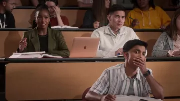 Veste blazer verte portée par Whitney Chase (Alyah Chanelle Scott) comme on le voit dans The Sex Lives of College Girls (S02E10)
