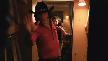 Chapeau de cow-boy porté par Earl 'Peanutt' Montgomery (Walton Goggins) vu dans George & Tammy Wardrobe (S01E01)