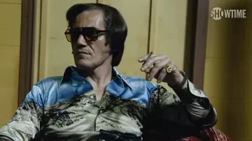Chemise imprimée montagne portée par George Jones (Michael Shannon) vue dans la garde-robe de l’émission de télévision George & Tammy (S01E05)